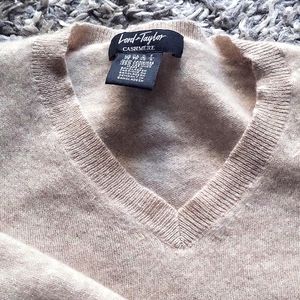 Lord & Taylor beige cashmere sweater XS